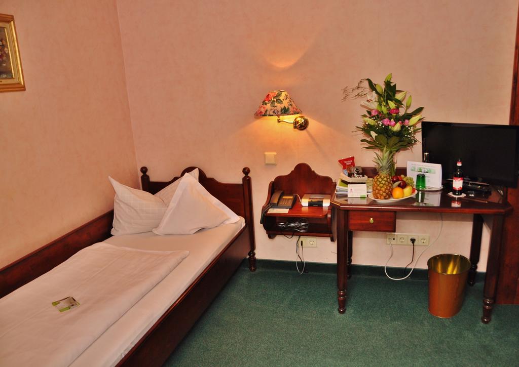 Flair-Hotel Waldfrieden Oberweißbach Екстериор снимка